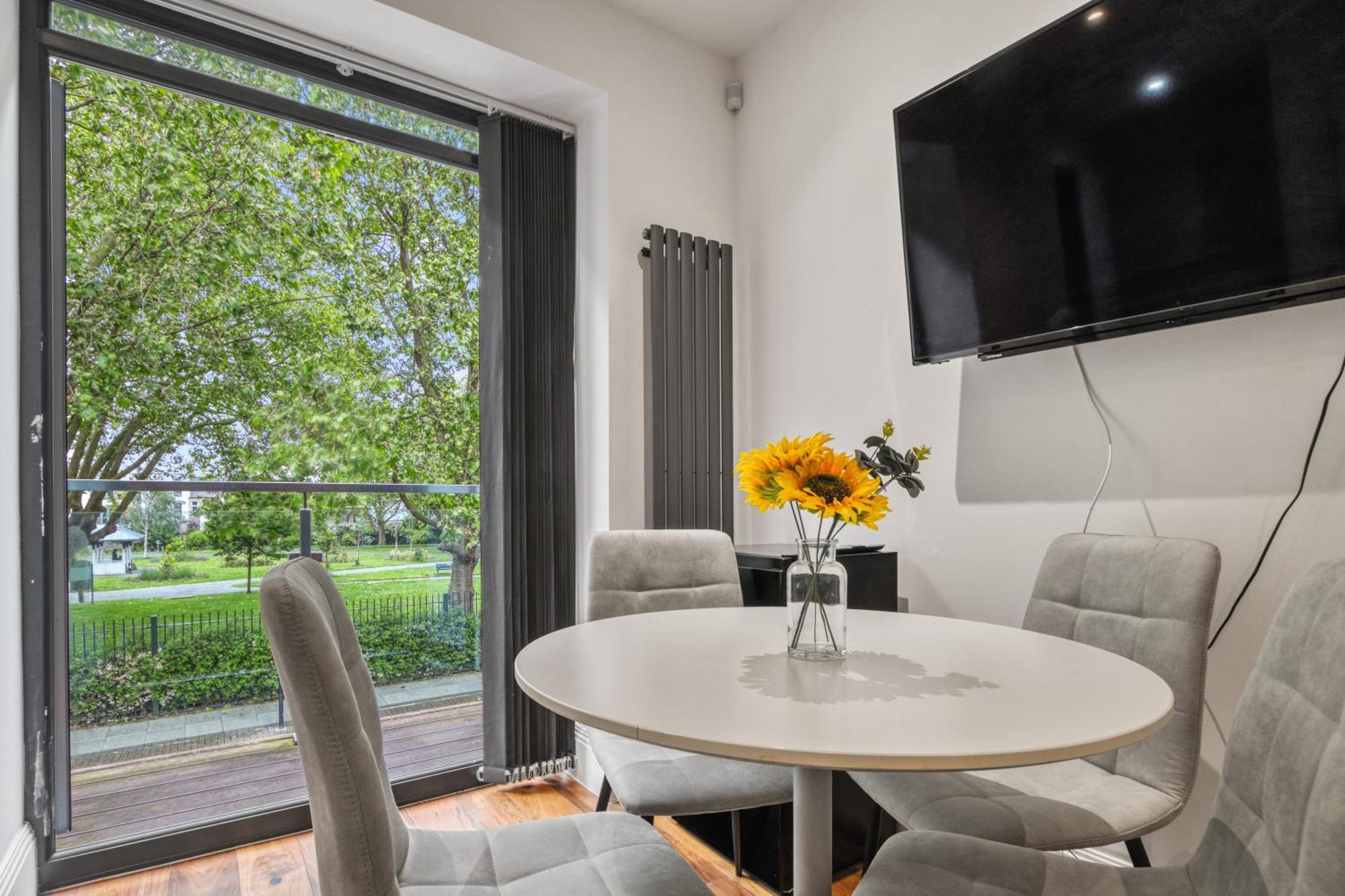 2 Bed 2 Bath Balcony View Wimbledon Tennis Villa Лондон Екстериор снимка